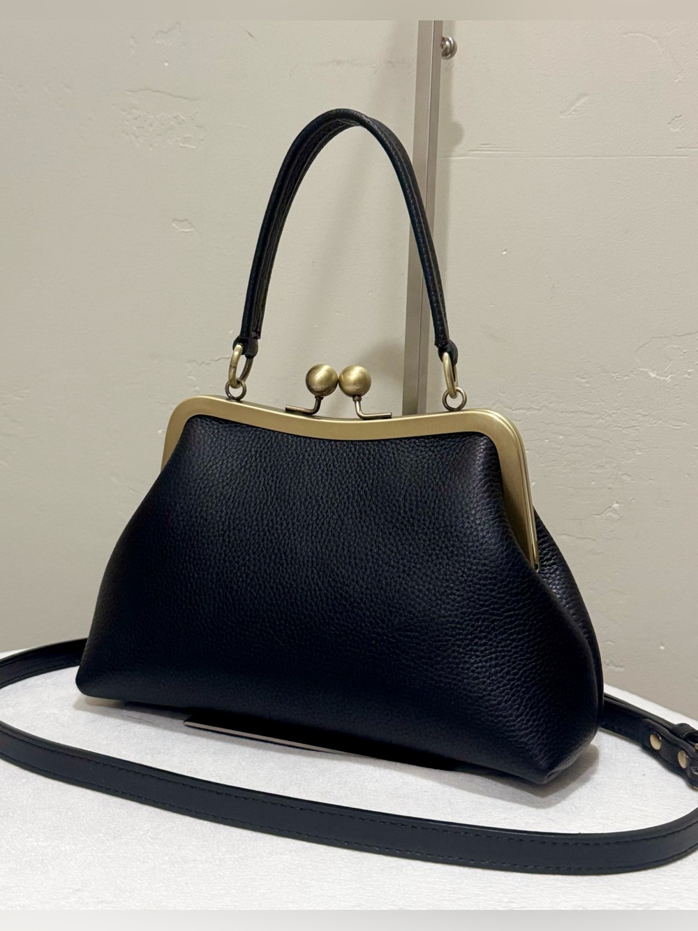Black Pebble Cowhide Handmade Retro Style Kisslock Frame Bag, Multi Use Style